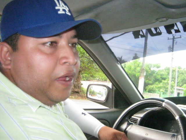 Marlon Javier Molina, taxista que dice No mas taxis